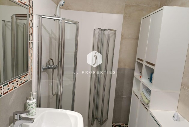 Z drugiej ręki - Mieszkanie w bloku -
Torrevieja