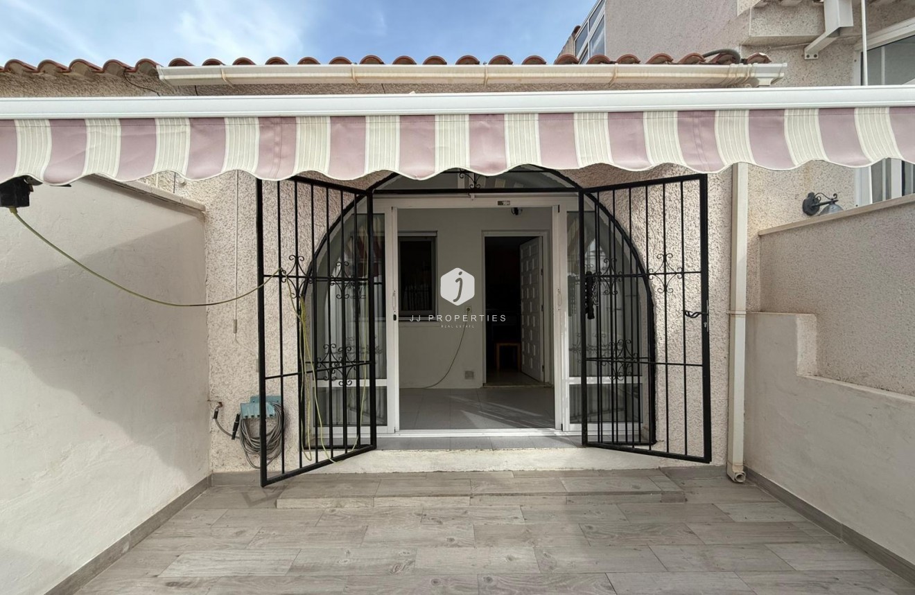 Resale - Chalet -
Torrevieja - La Siesta - El Salado - Torreta