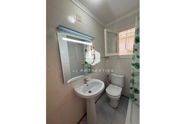 Resale - Chalet -
Torrevieja - La Siesta - El Salado - Torreta