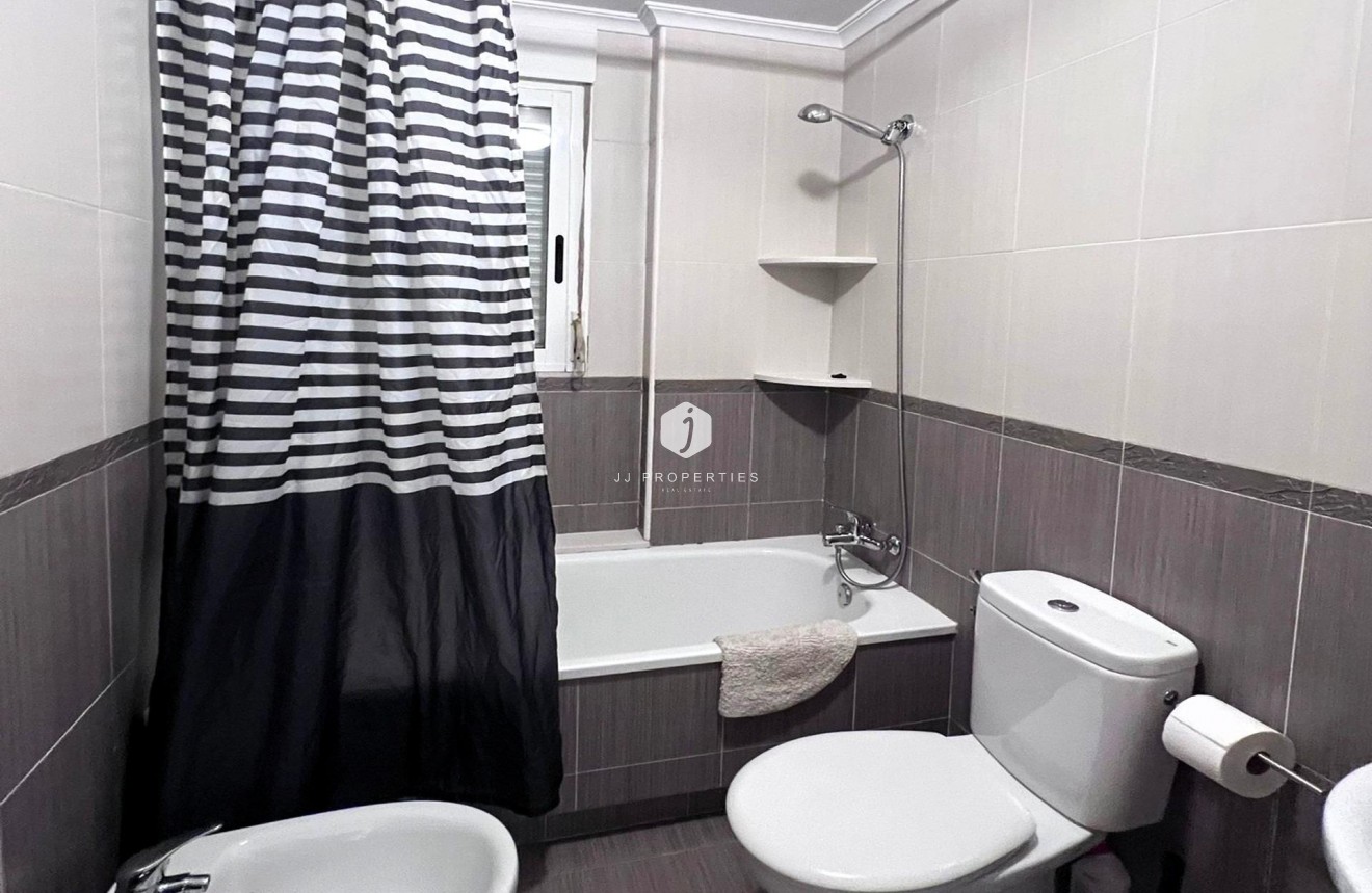 Resale - Apartment / flat -
Torrevieja - Playa de los Locos