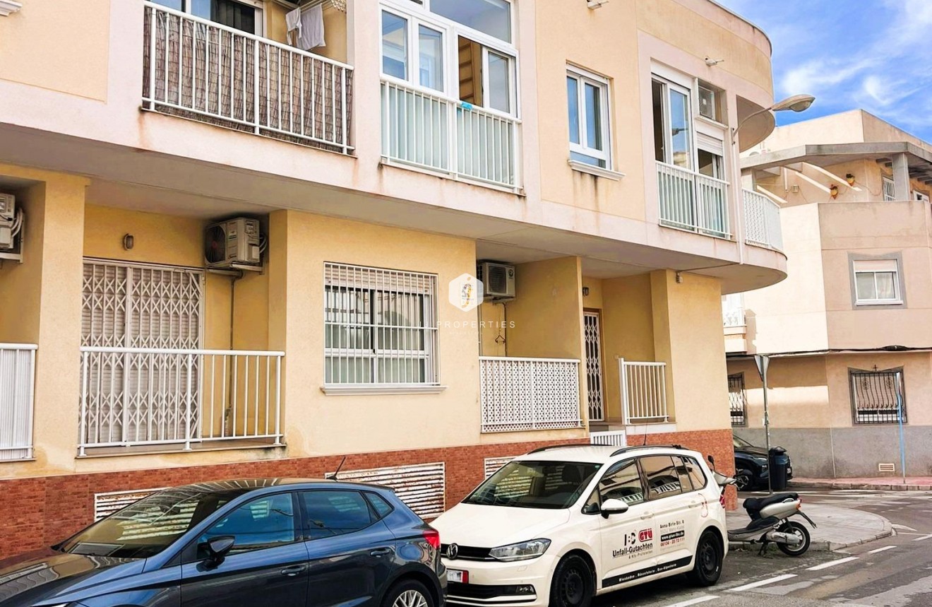Resale - Apartment / flat -
Torrevieja - Playa de los Locos