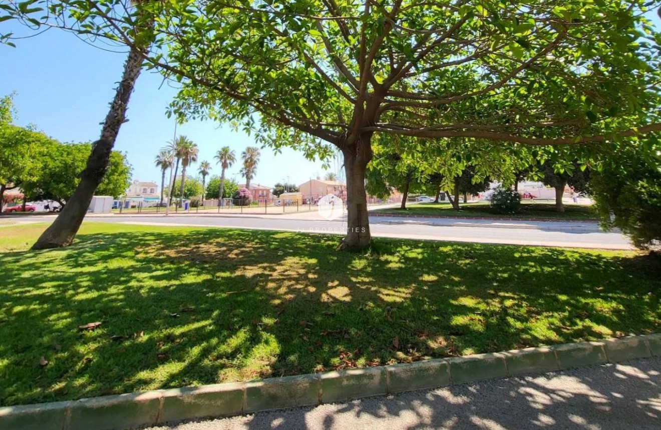 Resale - Apartment / flat -
Torrevieja - Playa de los Locos