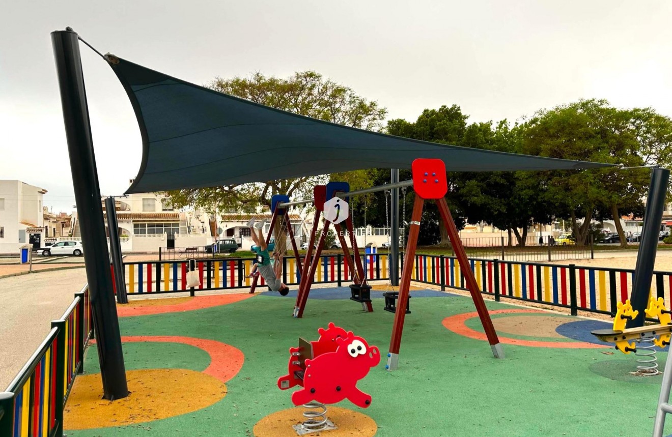 Resale - Apartment / flat -
Torrevieja - Playa de los Locos