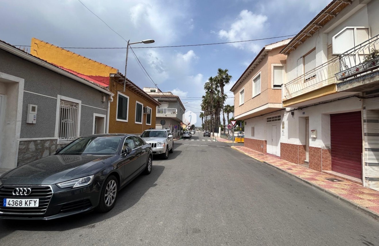 Resale - Villa -
Jacarilla - Inland