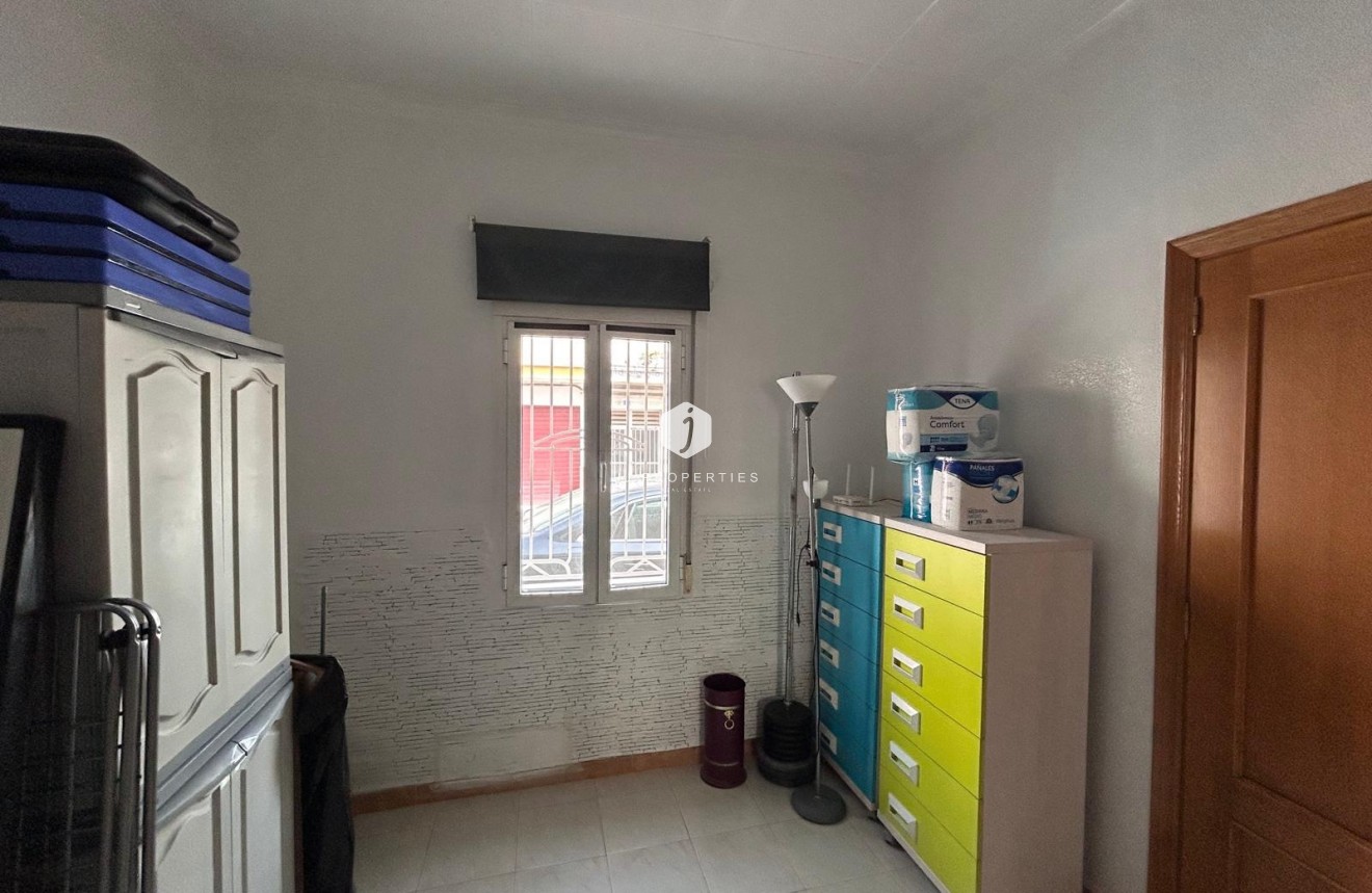 Resale - Villa -
Jacarilla - Inland