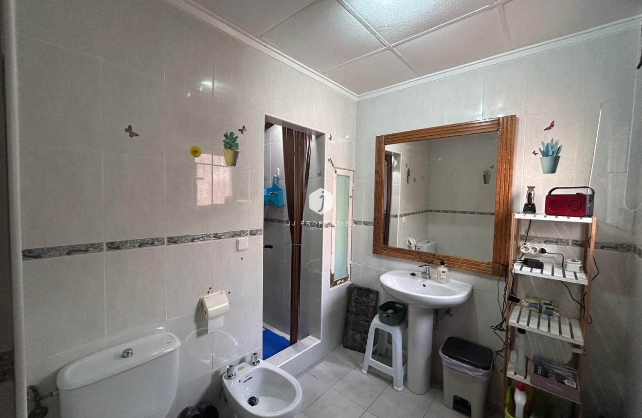 Resale - Villa -
Jacarilla - Inland