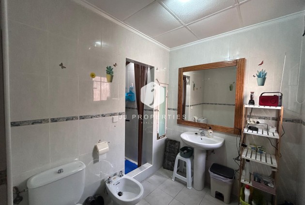 Resale - Villa -
Jacarilla - Inland