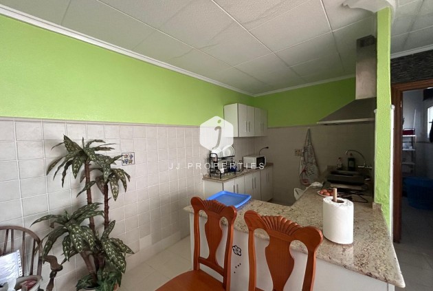 Resale - Villa -
Jacarilla - Inland