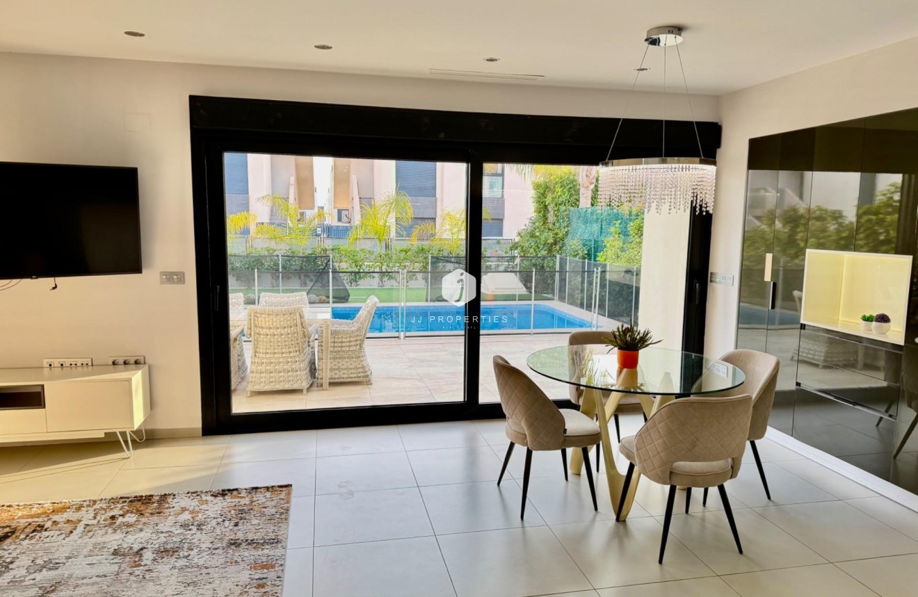 Resale - Villa -
Rojales - Cuidad Quesada