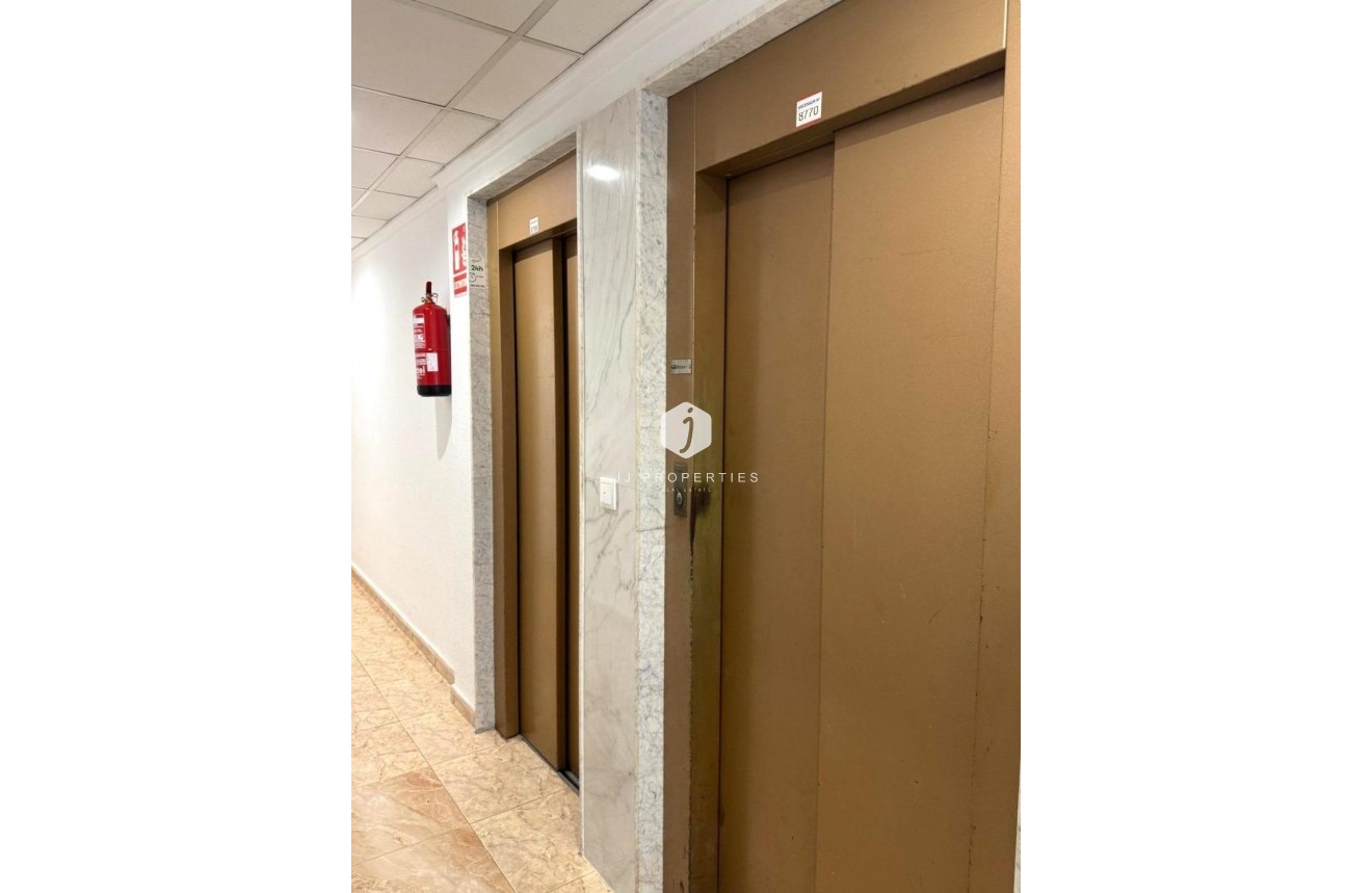 Resale - Apartment / flat -
Torrevieja - Playa del Cura