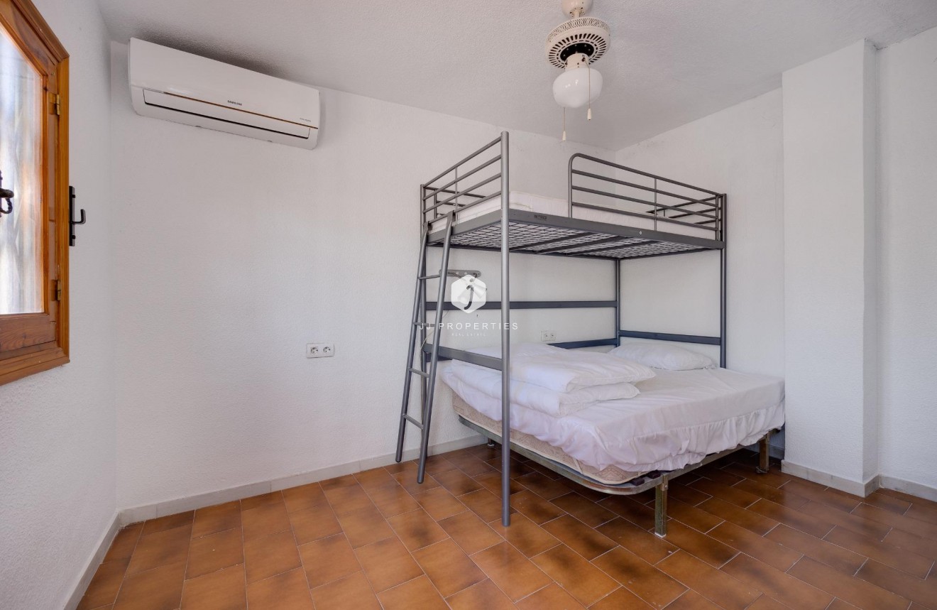 Resale - Bungalow -
Torrevieja - La Mata