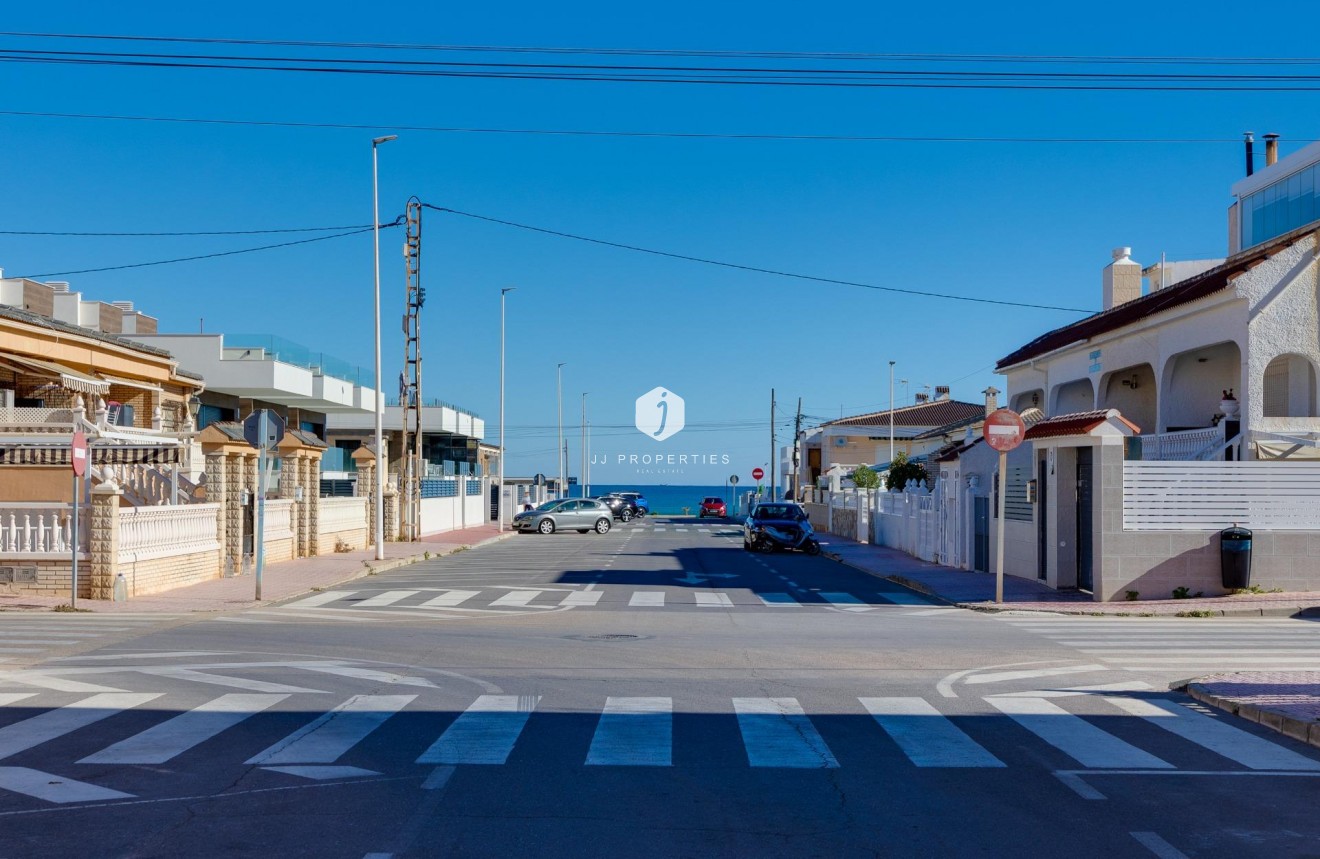 Resale - Bungalow -
Torrevieja - La Mata