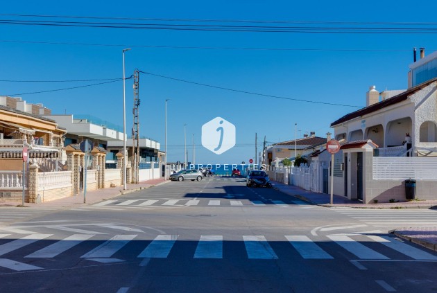 Resale - Bungalow -
Torrevieja - La Mata