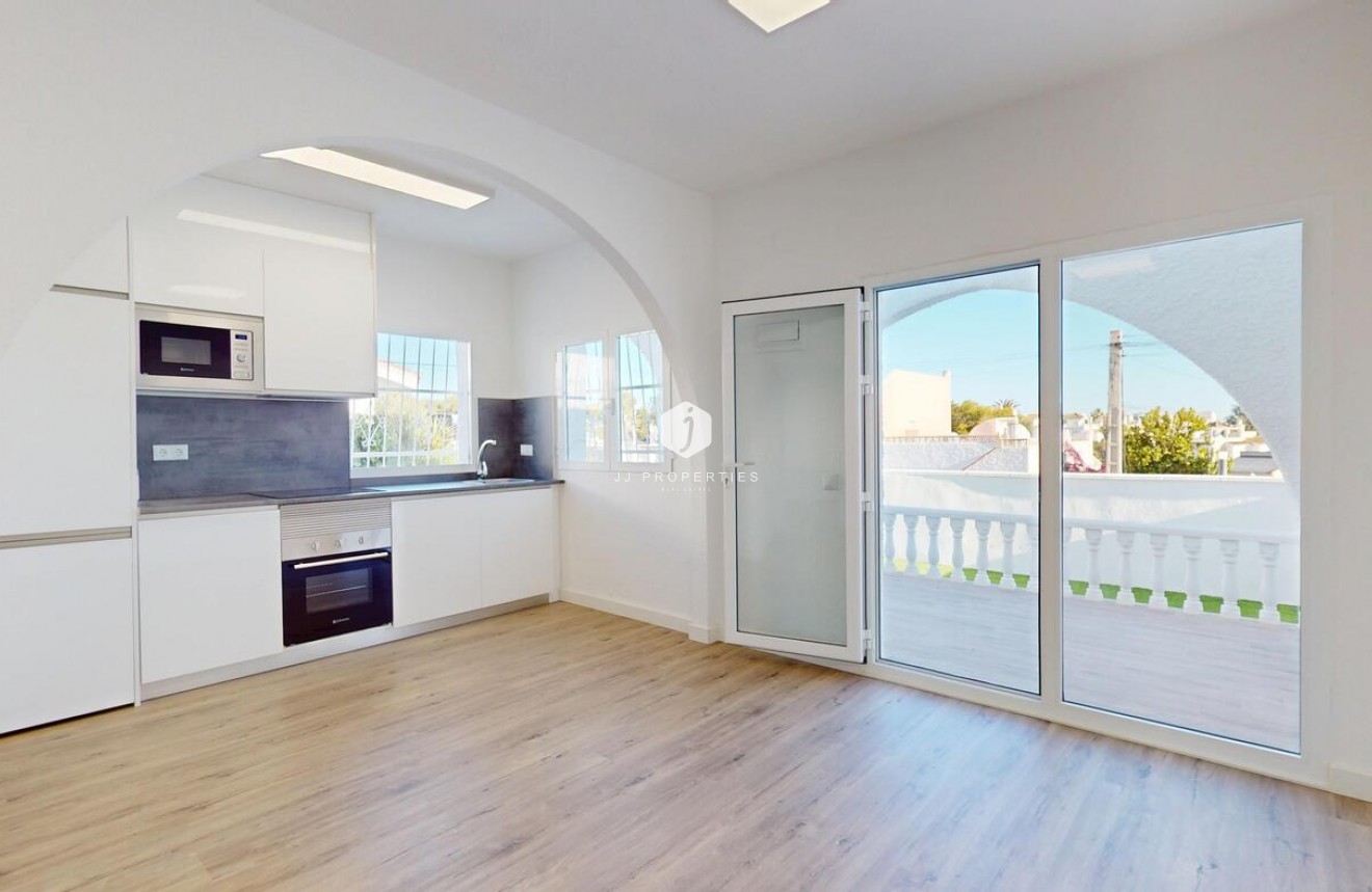 Resale - Bungalow -
Orihuela Costa - Costa Blanca