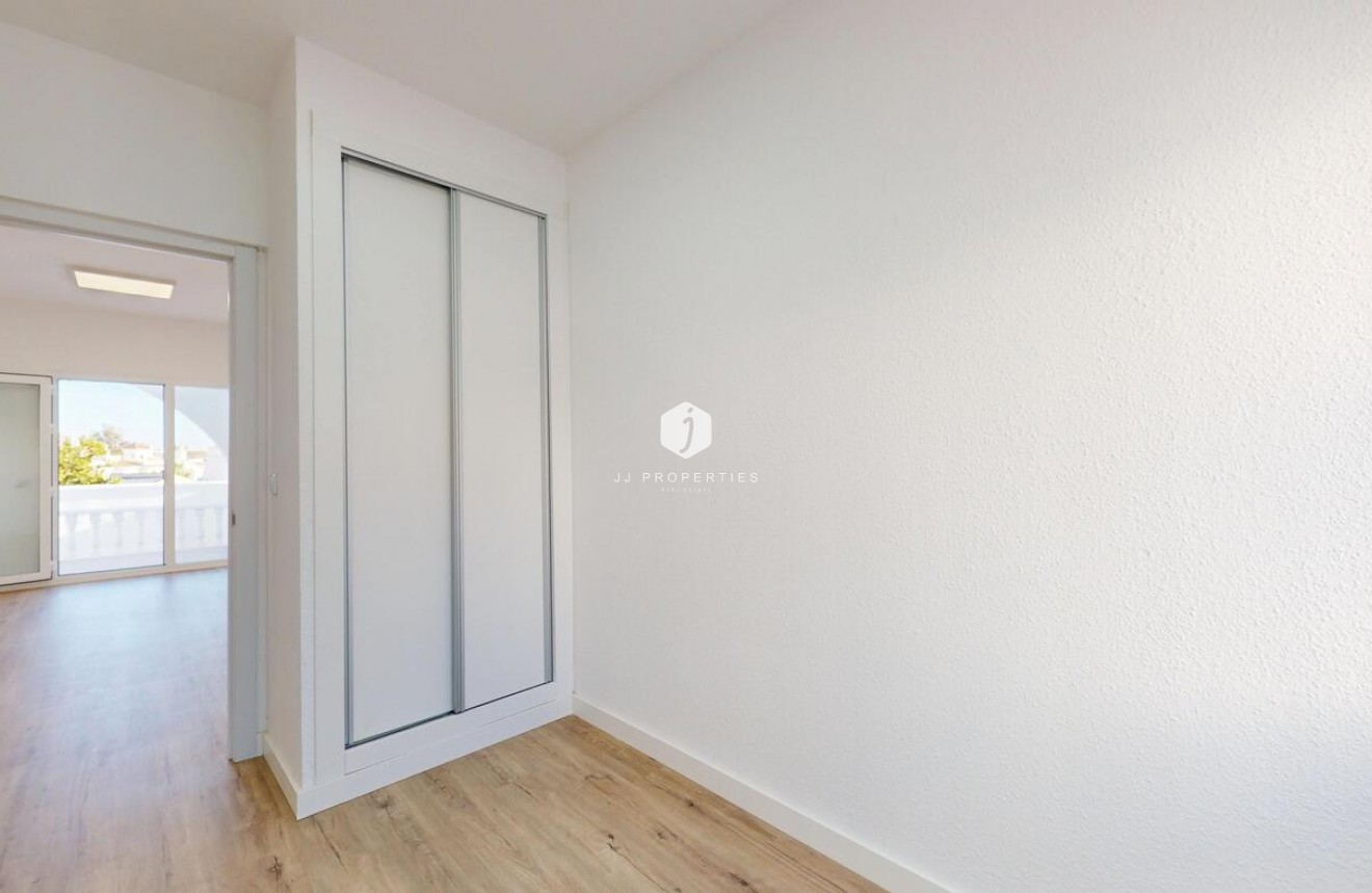 Resale - Bungalow -
Orihuela Costa - Costa Blanca