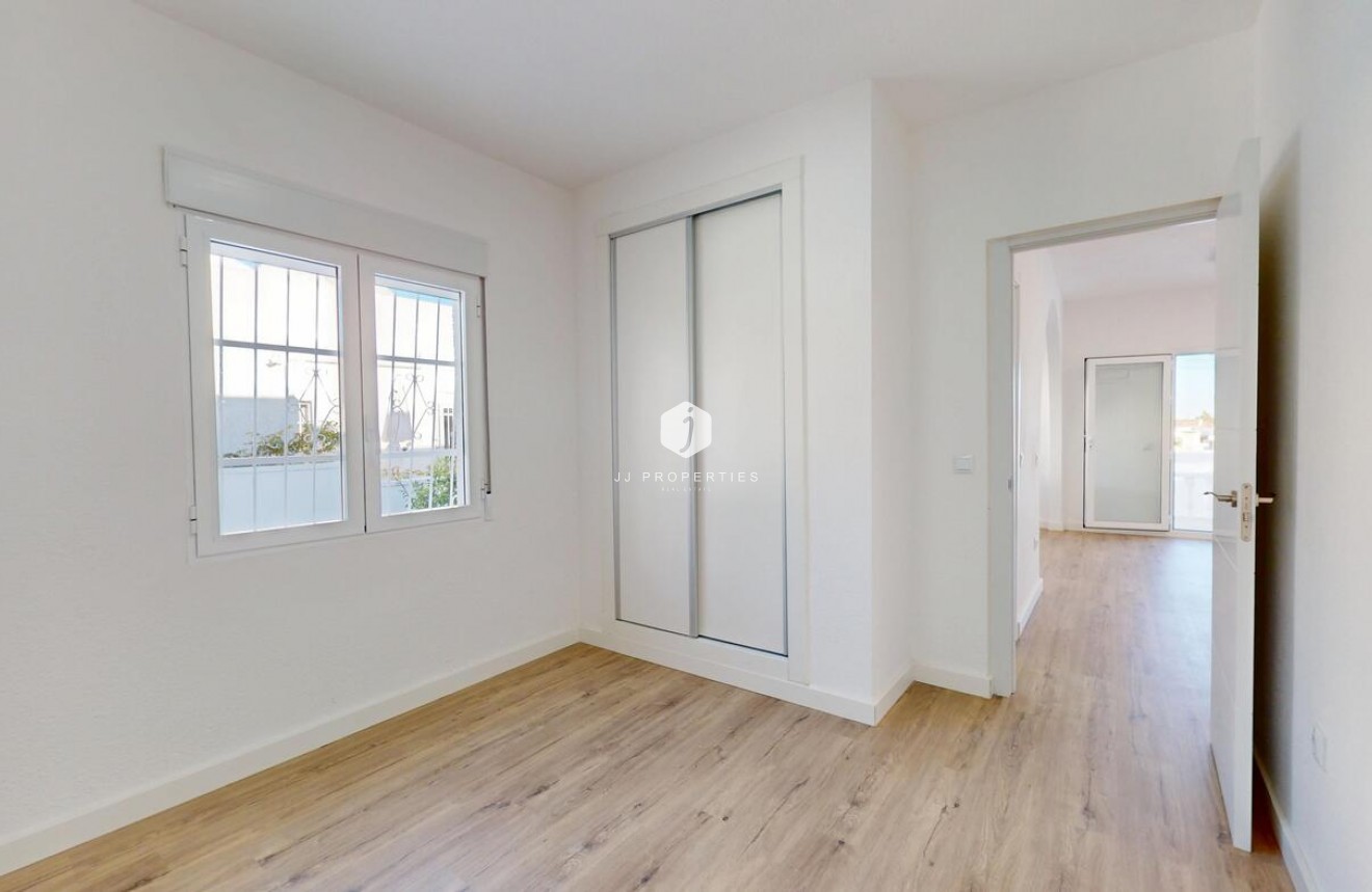 Resale - Bungalow -
Orihuela Costa - Costa Blanca