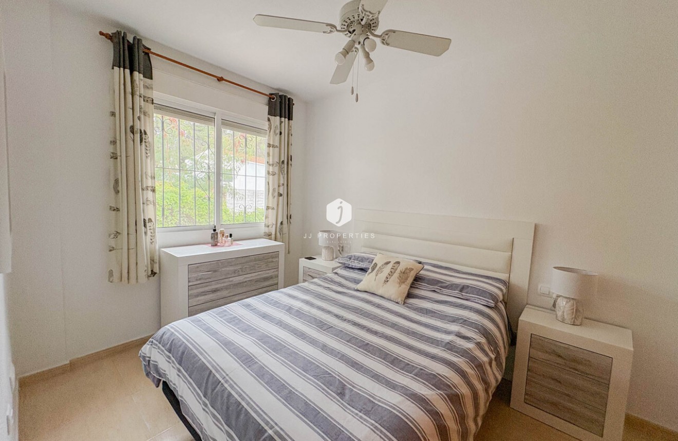 Resale - Apartment / flat -
Los Balcones - Costa Blanca