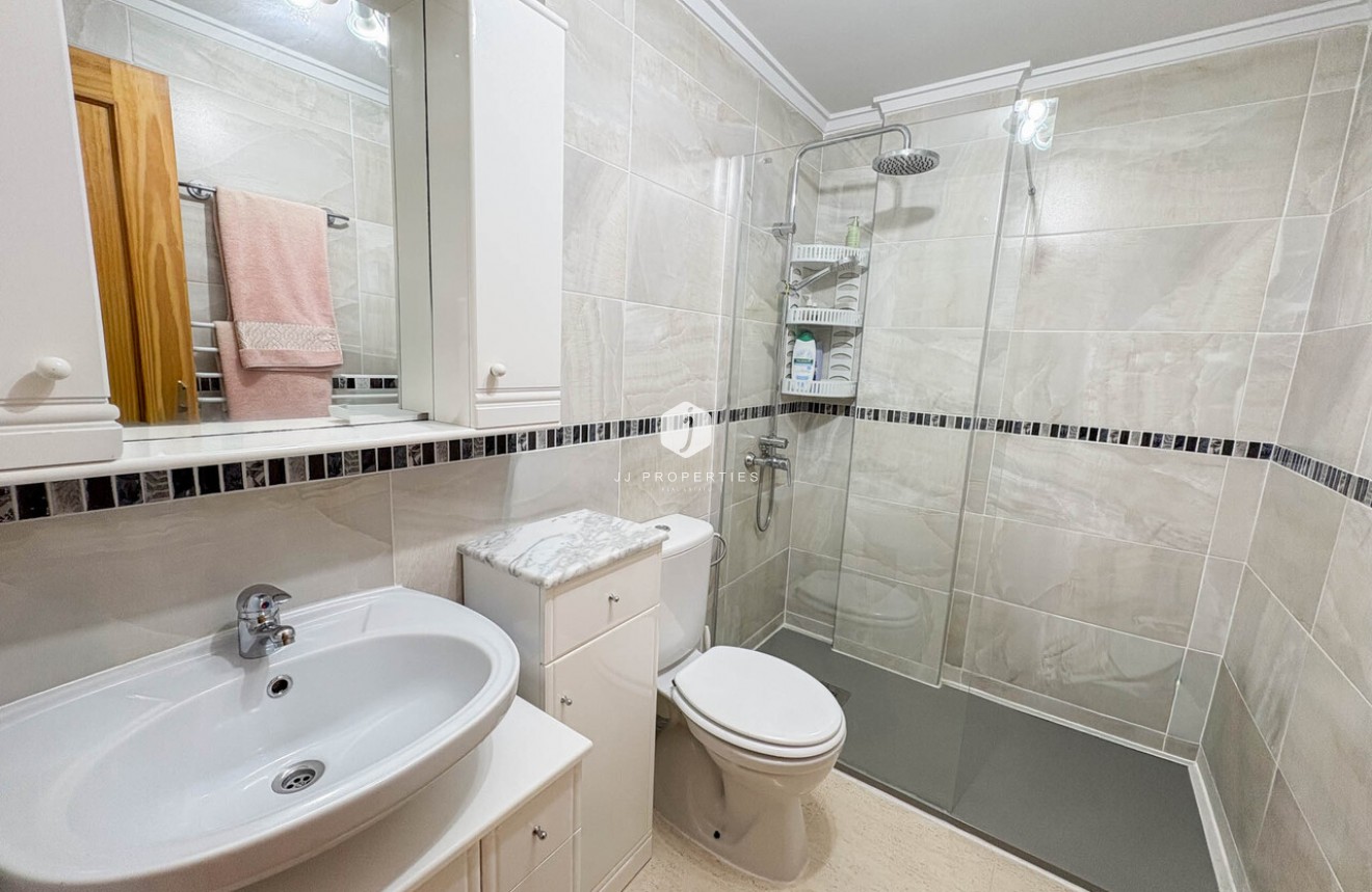 Resale - Apartment / flat -
Los Balcones - Costa Blanca