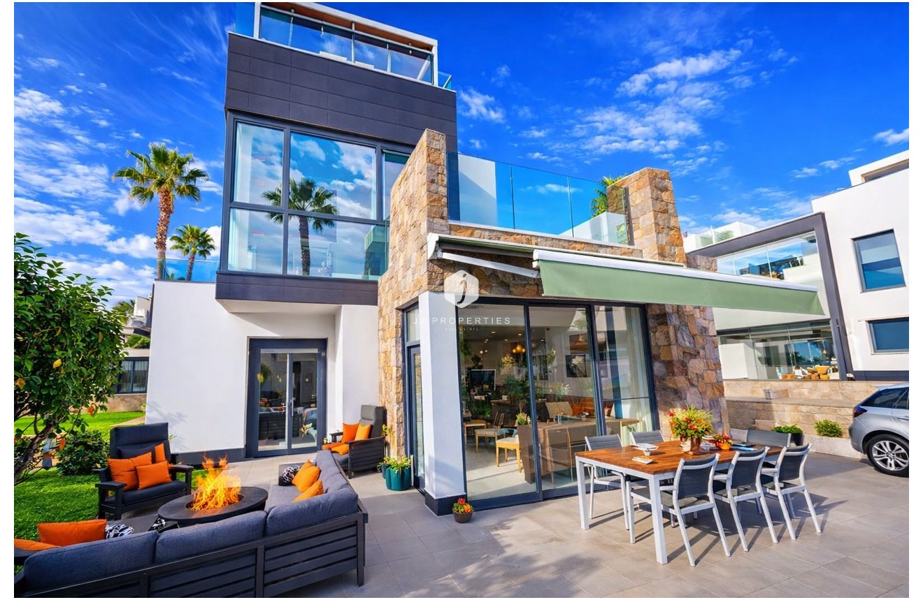 Resale - Villa -
Cabo Roig - Costa Blanca