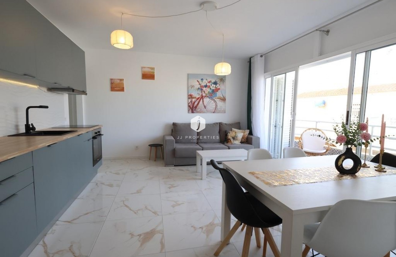 Resale - Apartment / flat -
Torrevieja - Costa Blanca