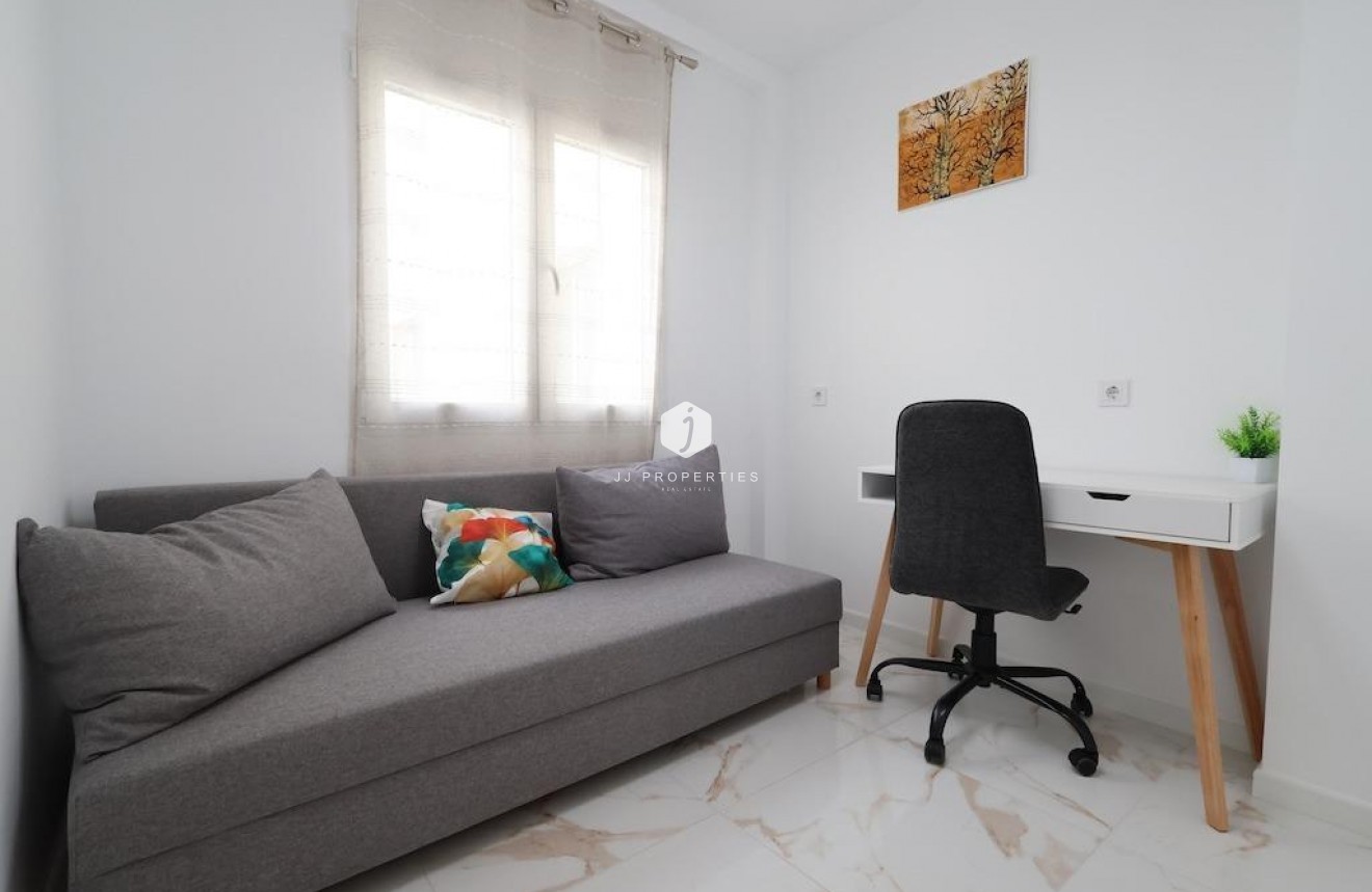 Resale - Apartment / flat -
Torrevieja - Costa Blanca