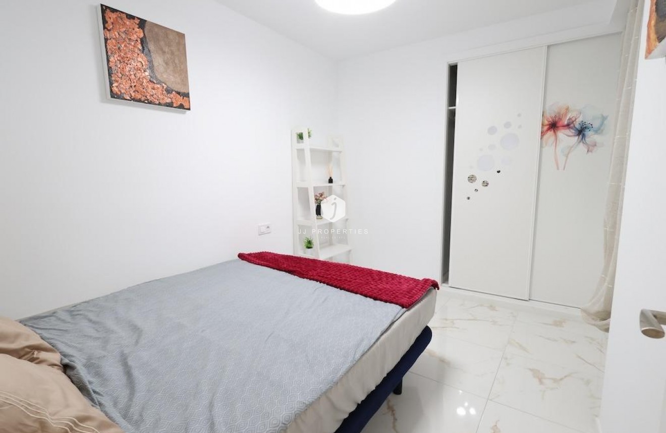 Resale - Apartment / flat -
Torrevieja - Costa Blanca