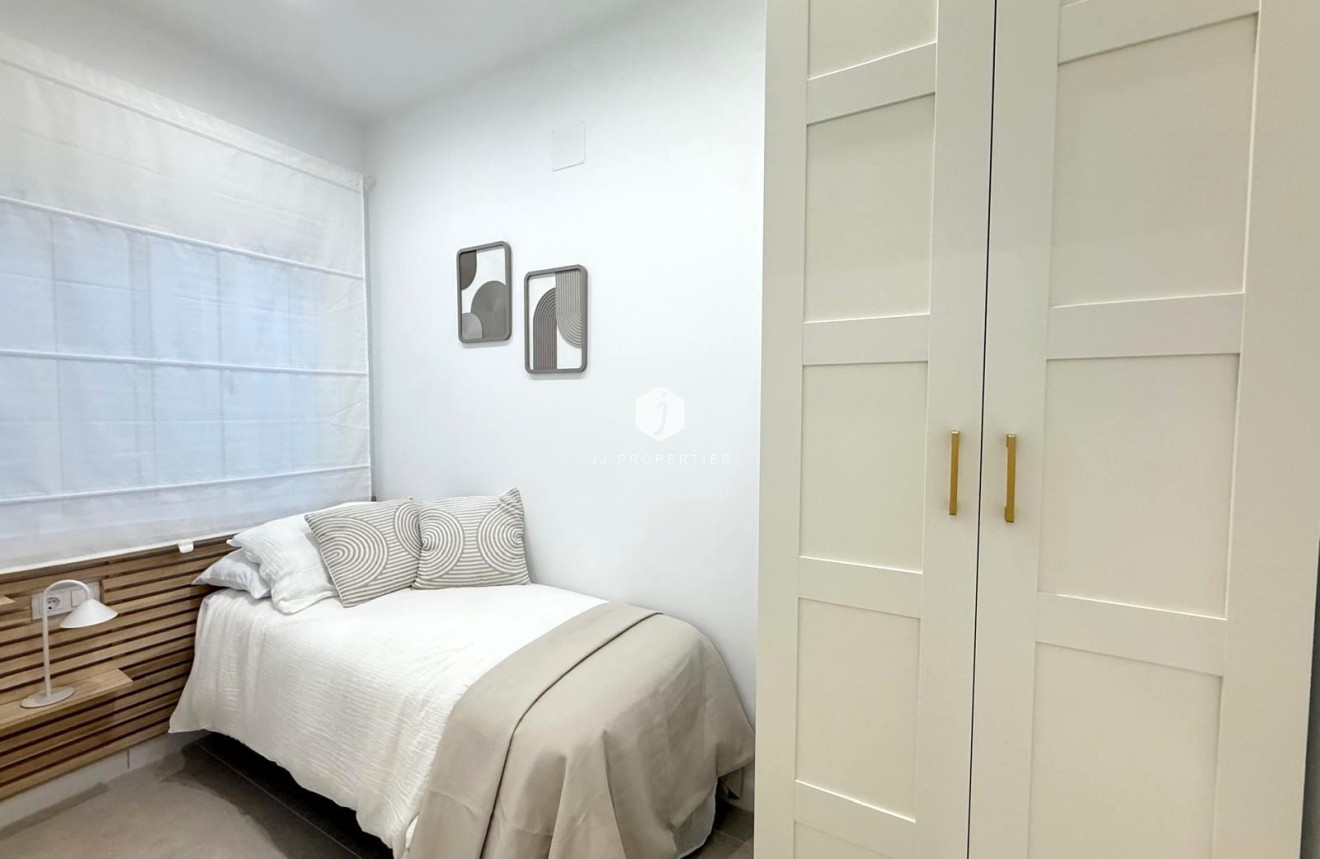 Resale - Villa -
Torrevieja - El chaparral