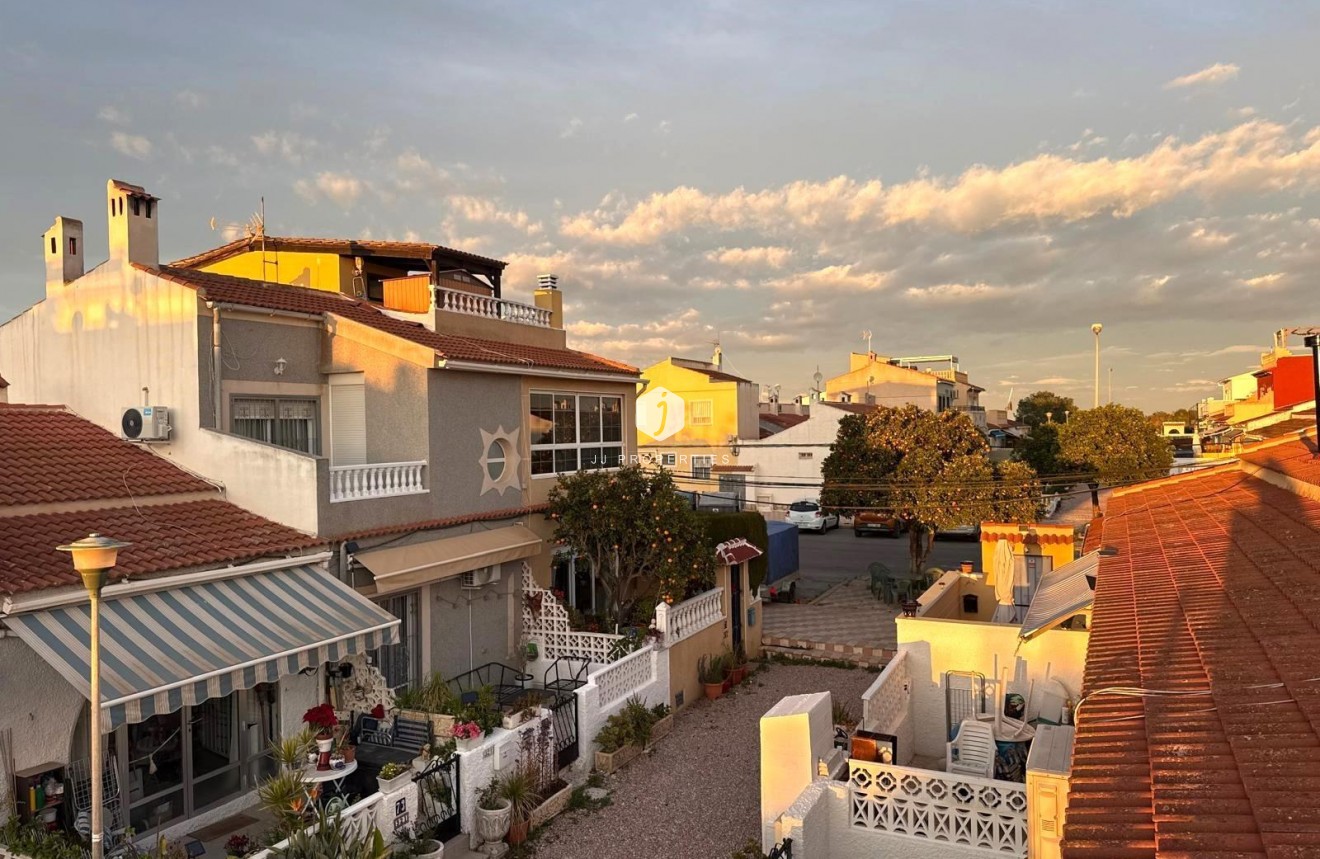 Resale - Villa -
Torrevieja - El chaparral