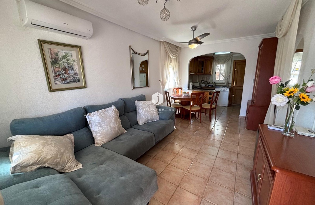 Resale - Bungalow -
Torrevieja