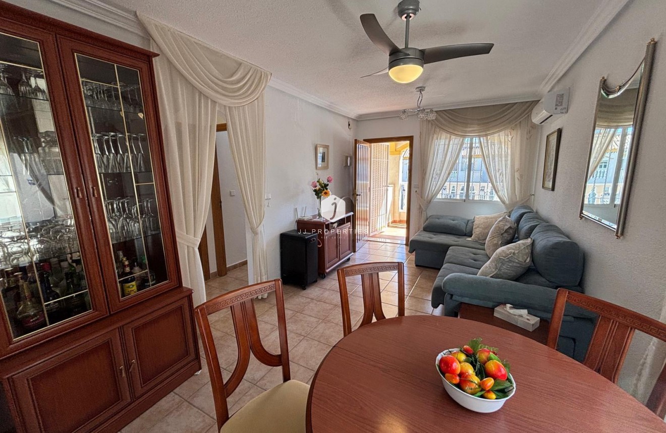 Resale - Bungalow -
Torrevieja