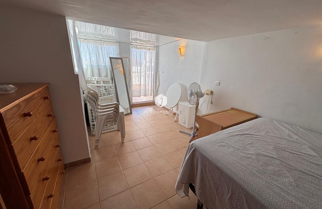 Resale - Bungalow -
Torrevieja
