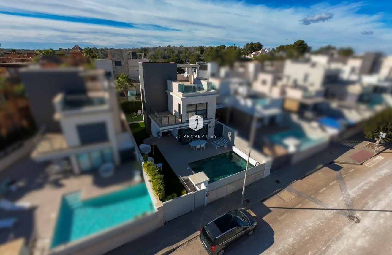 Resale - Villa -
San Miguel de Salinas - Bellavista