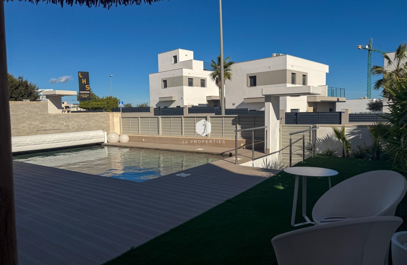 Resale - Villa -
San Miguel de Salinas - Bellavista