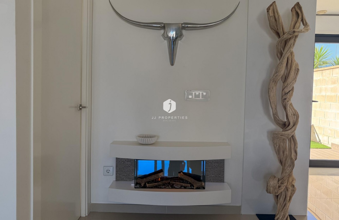 Resale - Villa -
San Miguel de Salinas - Bellavista