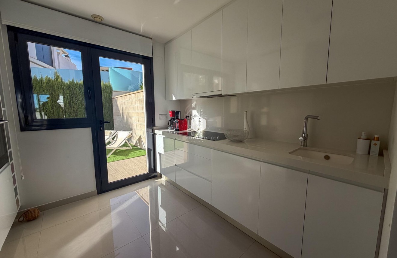 Resale - Villa -
San Miguel de Salinas - Bellavista