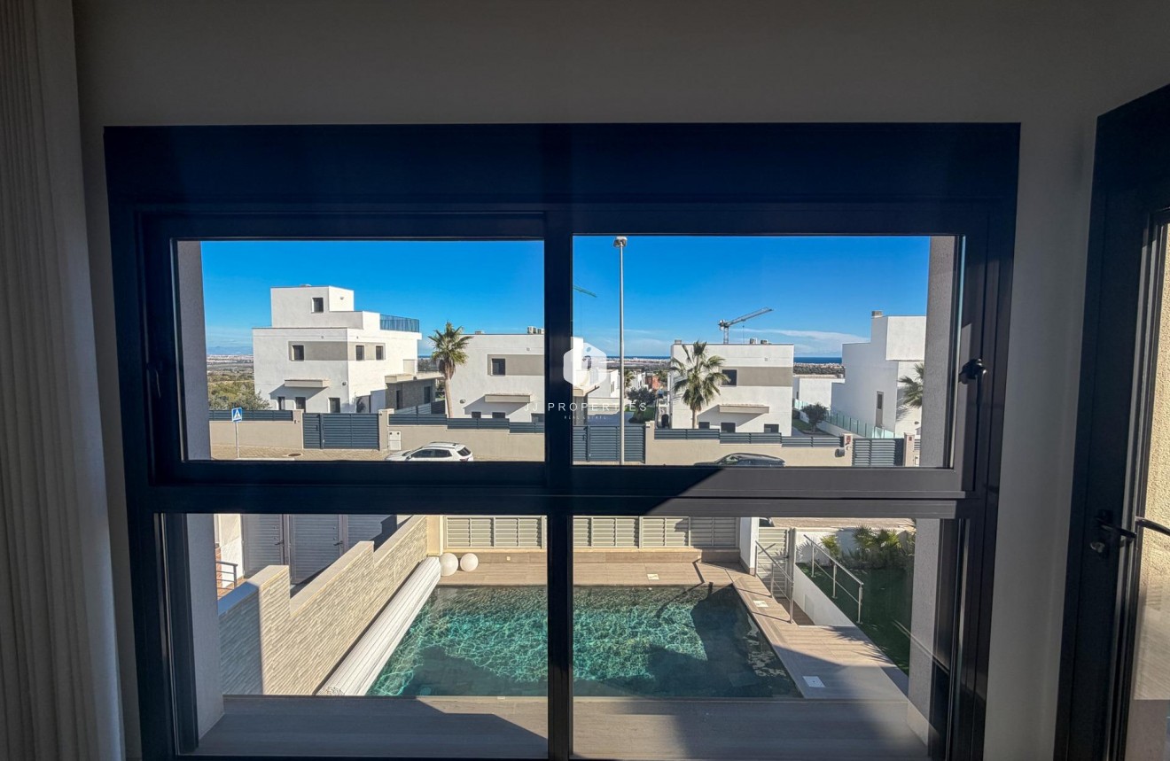 Resale - Villa -
San Miguel de Salinas - Bellavista