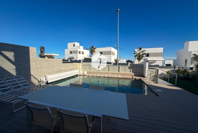 Resale - Villa -
San Miguel de Salinas - Bellavista