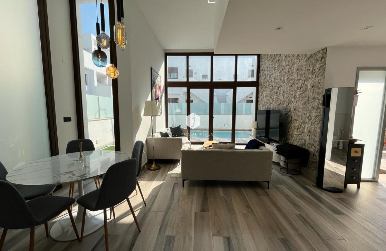 Resale - Villa -
Los Balcones - Costa Blanca