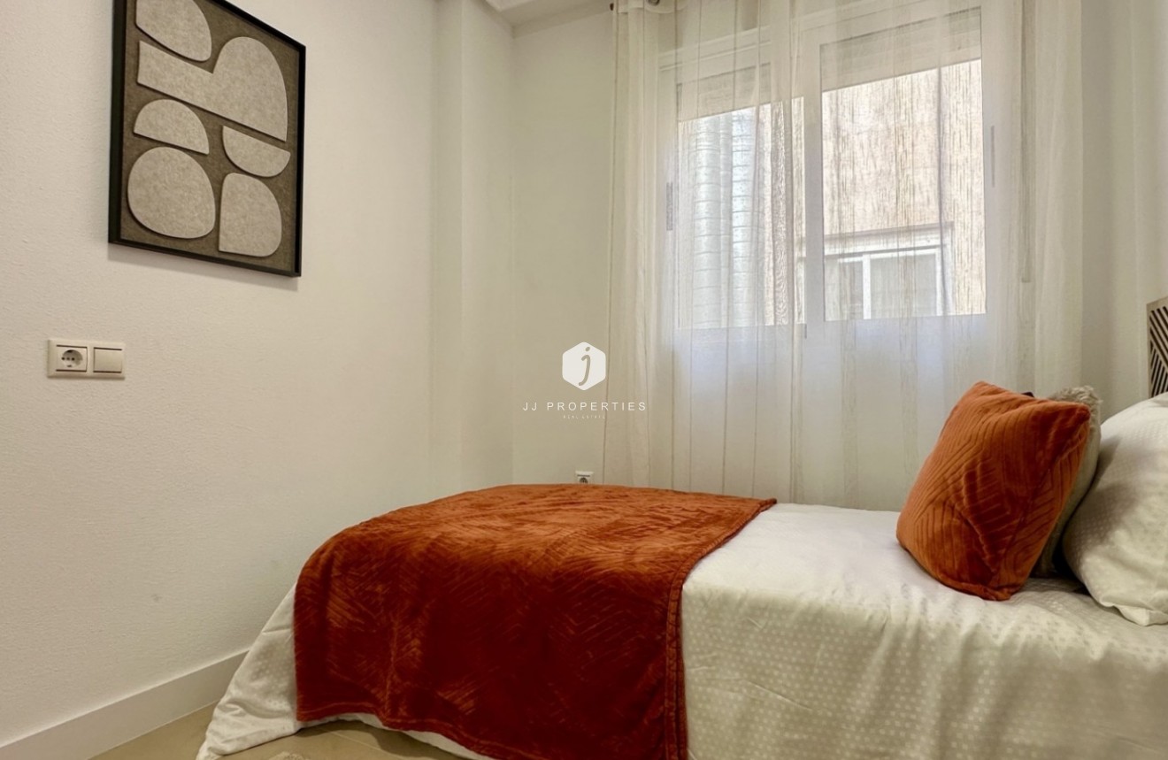 Resale - Apartment / flat -
Torrevieja - Costa Blanca