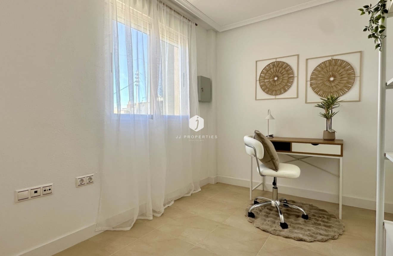 Resale - Apartment / flat -
Torrevieja - Costa Blanca