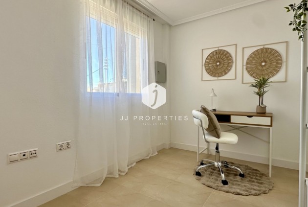 Resale - Apartment / flat -
Torrevieja - Costa Blanca
