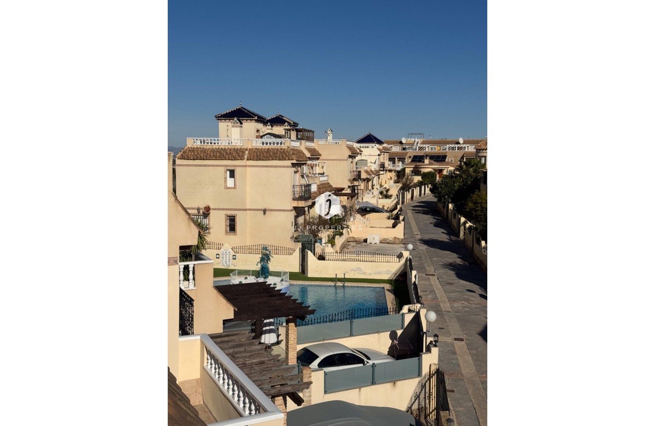 D'occasion - Duplex -
Orihuela Costa - Los Almendros-la Florida