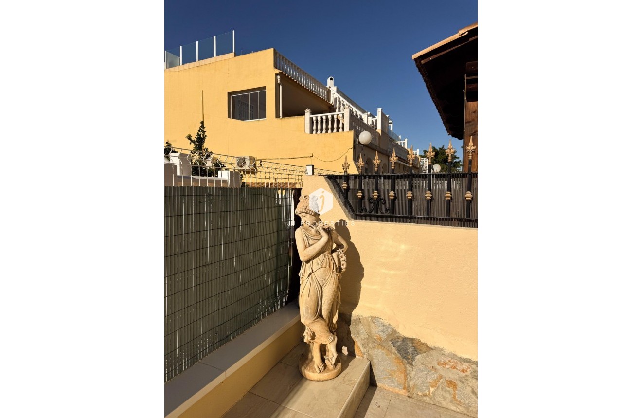 D'occasion - Duplex -
Orihuela Costa - Los Almendros-la Florida