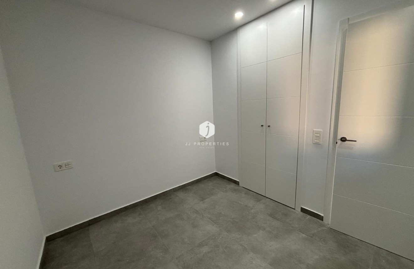 Resale - Apartment / flat -
Torrevieja - Estacion de autobuses