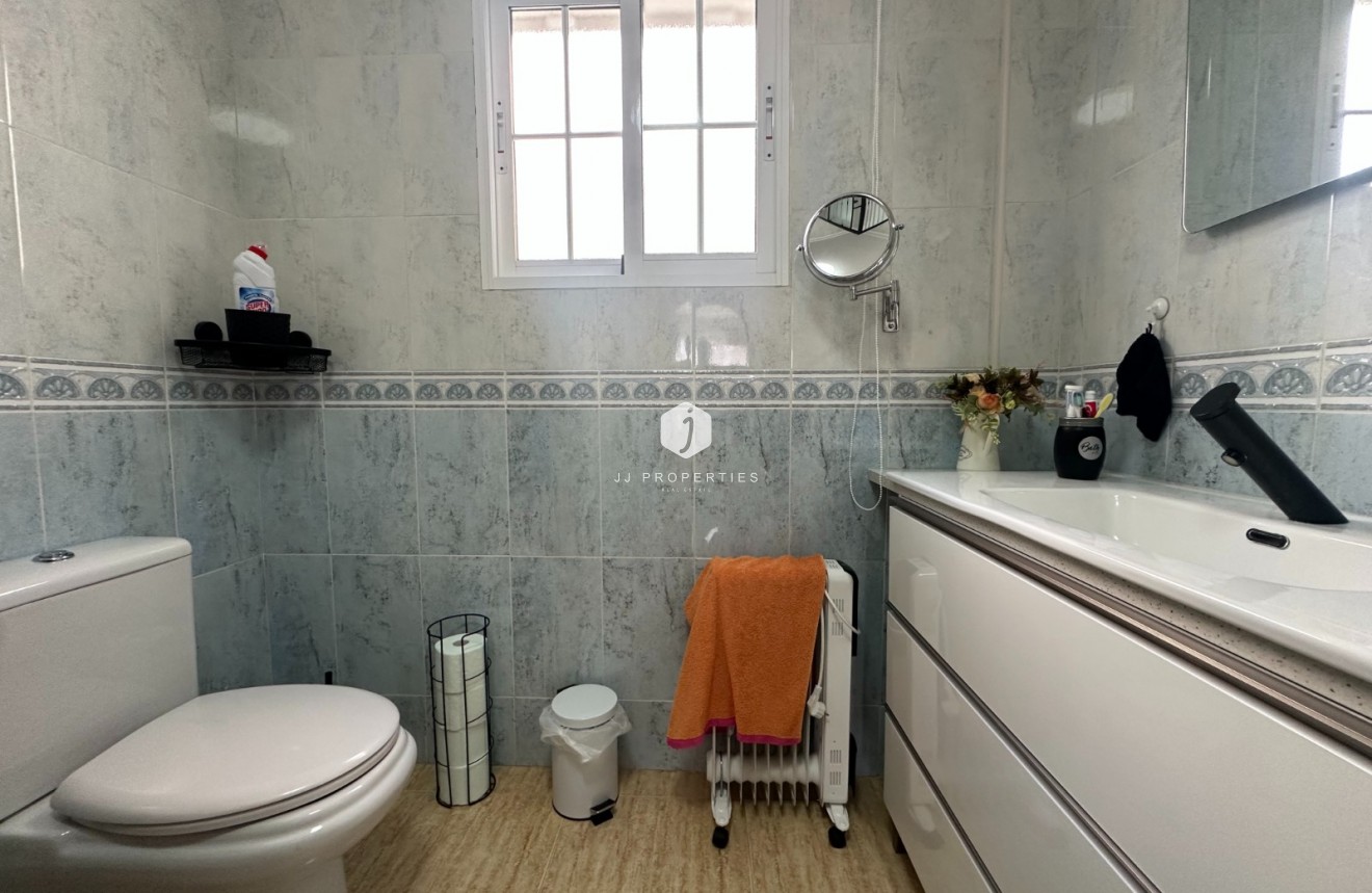 Resale - Chalet -
Bigastro - Inland