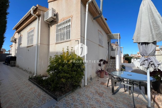 Z drugiej ręki - Villa -
Algorfa - Inland