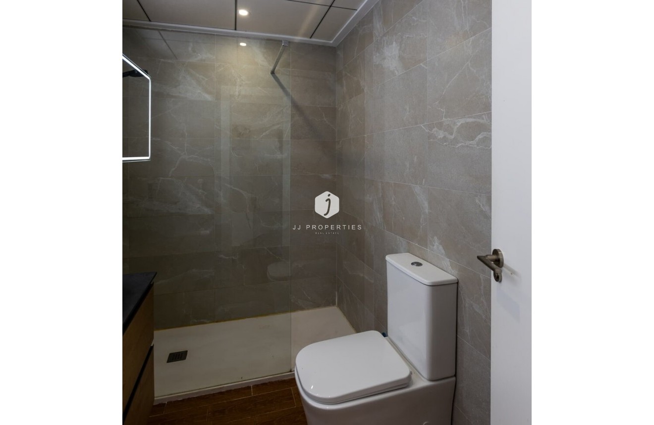 Segunda mano - Chalet -
Torrevieja