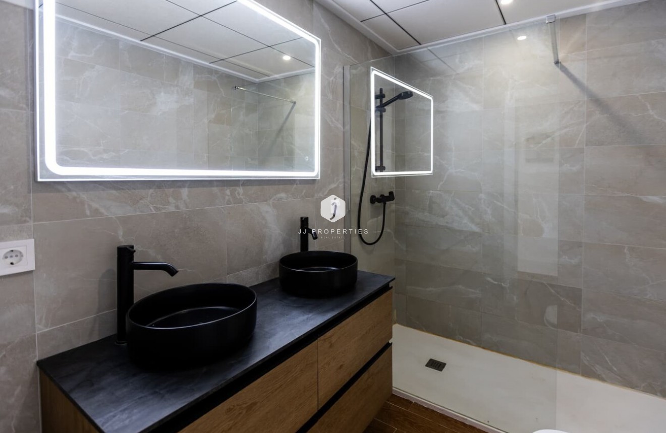 Segunda mano - Chalet -
Torrevieja