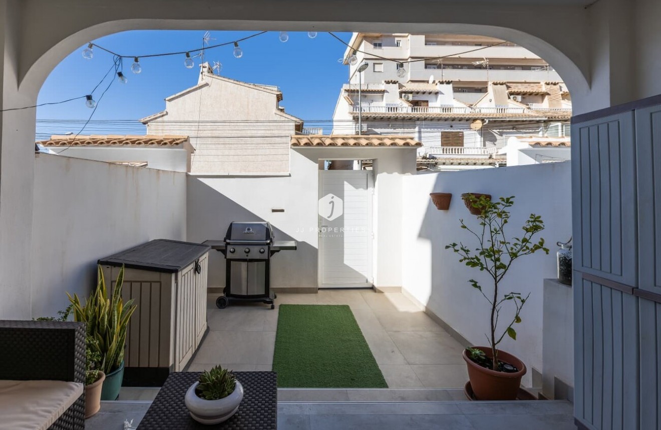 Segunda mano - Chalet -
Torrevieja