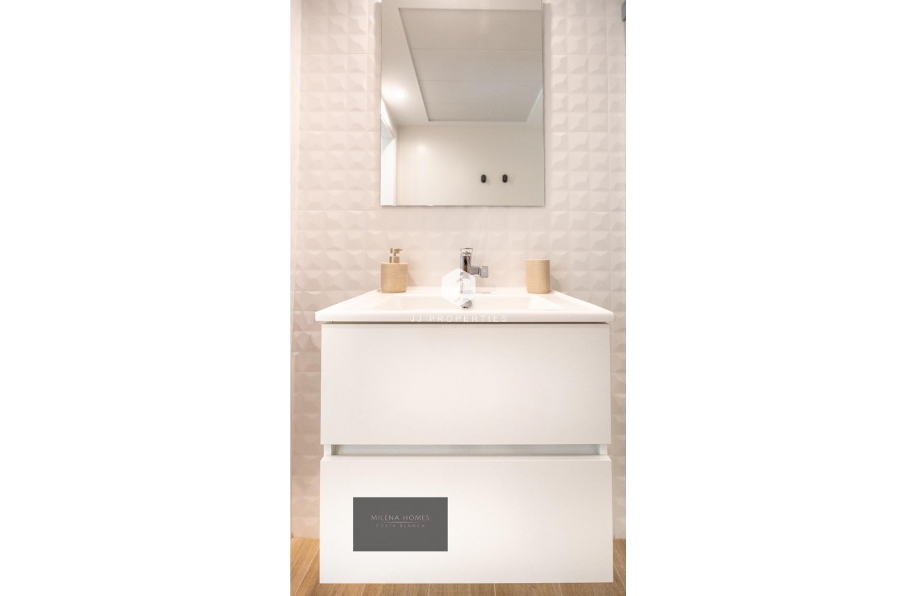 Resale - Apartment / flat -
Torrevieja - Punta prima